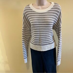 ☑️⚪️ Aeropostale, L, White & Gray Knit Pullover sweater.Beautiful knit pattern.